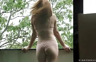 XXX Busty کسهای گشاد Crush با مشروب فروشی انگشت فالوس می کند