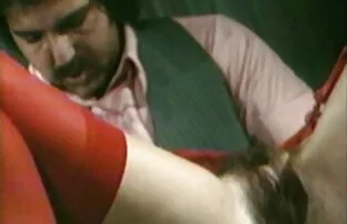 XXX جوجه با مشاعره کوچک خروس را به سمت سکسیکس مرد می خورد