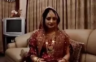 XXX یک زن بی ادب ، خودش را تکان سکسک کس می دهد